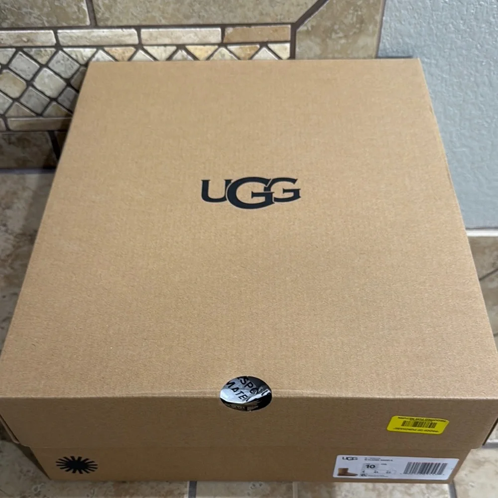UGG Classic Short Chestnut Boots - Picture 8 of 8